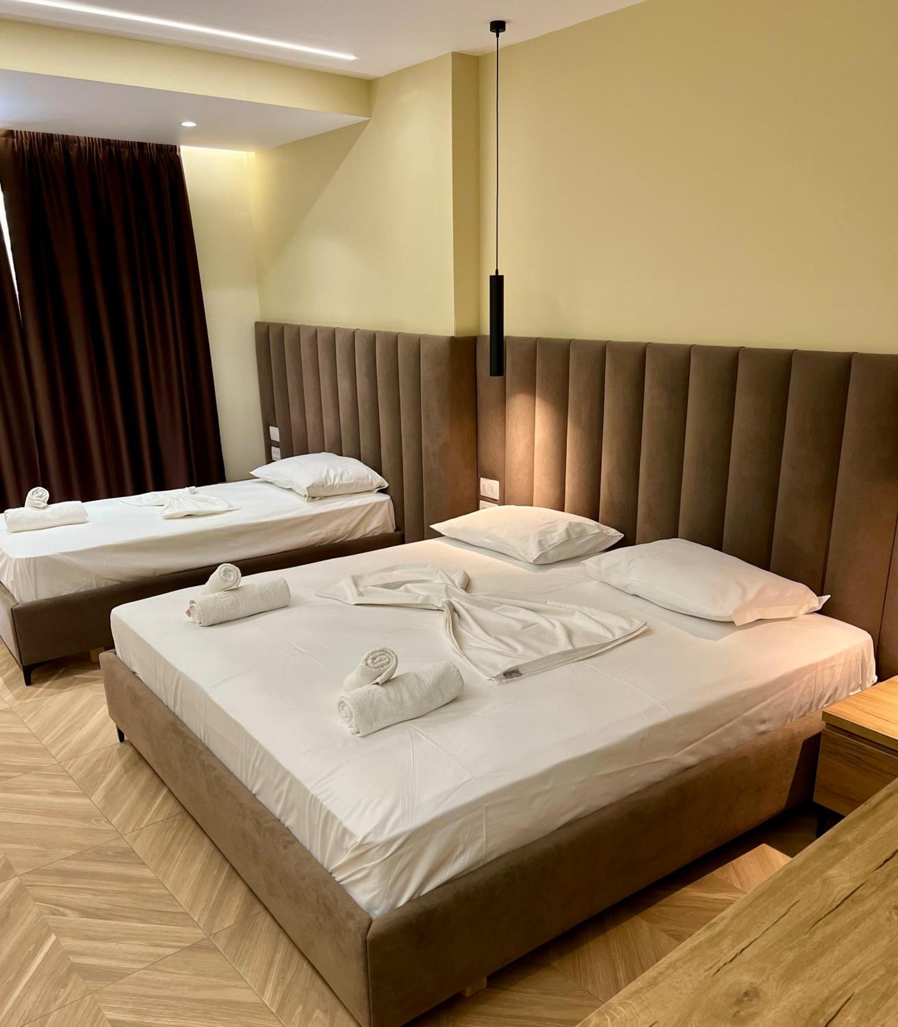 Karos Hotel Llaman Himare Exterior photo