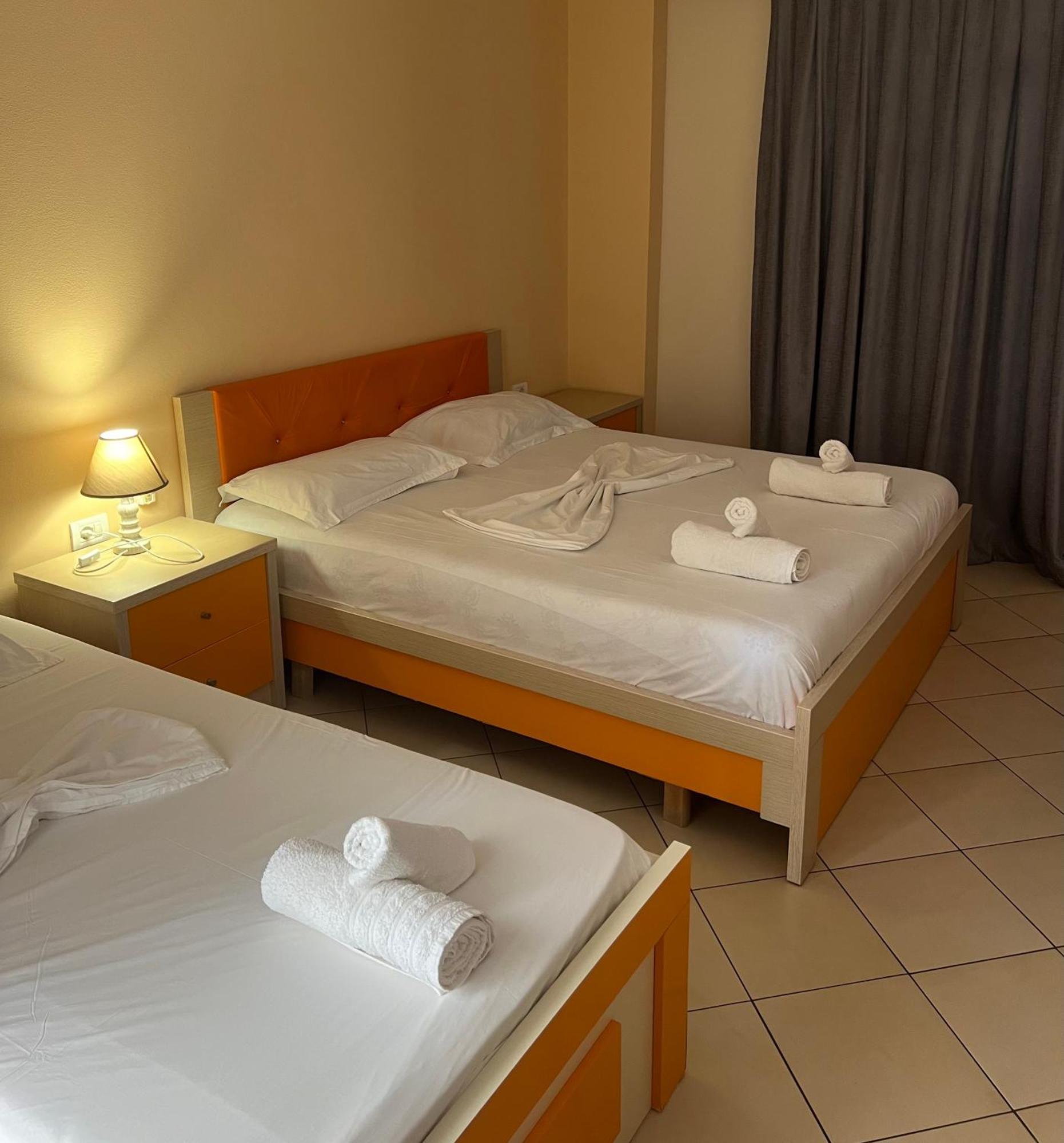 Karos Hotel Llaman Himare Exterior photo